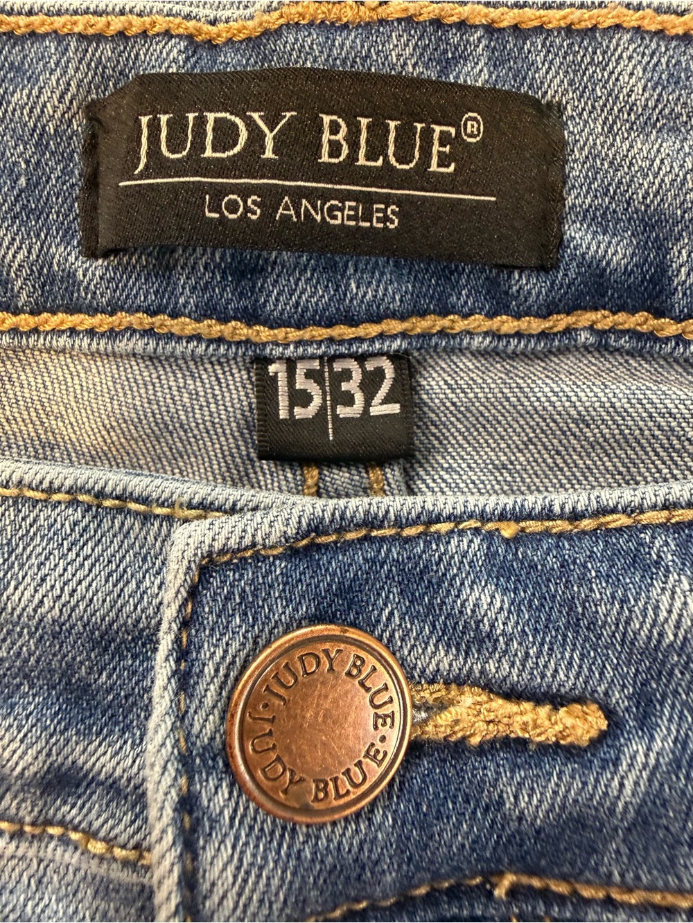 Judy Blue Relaxed Fit Light Wash Cuffed Jeans 15/32 - Picture 6 of 13